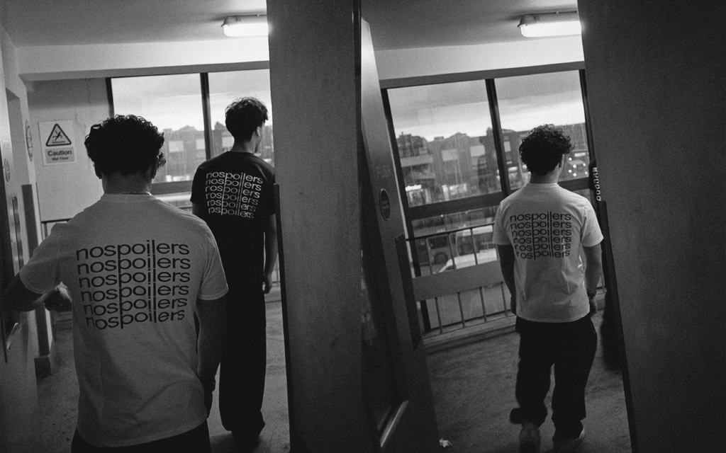 staple tee - black